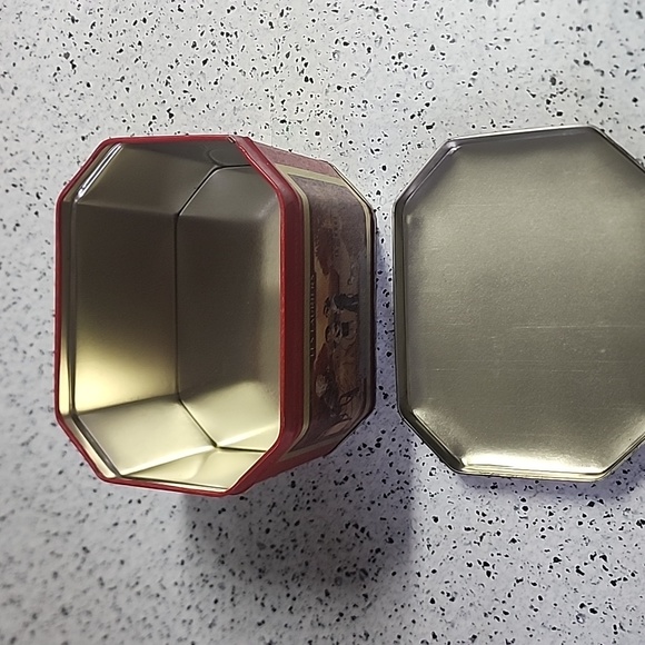 Vintage 1996 NESTLE "LES LAURIERS" Candy Tin- Advertising - The Tin Box Company - Picture 7 of 7